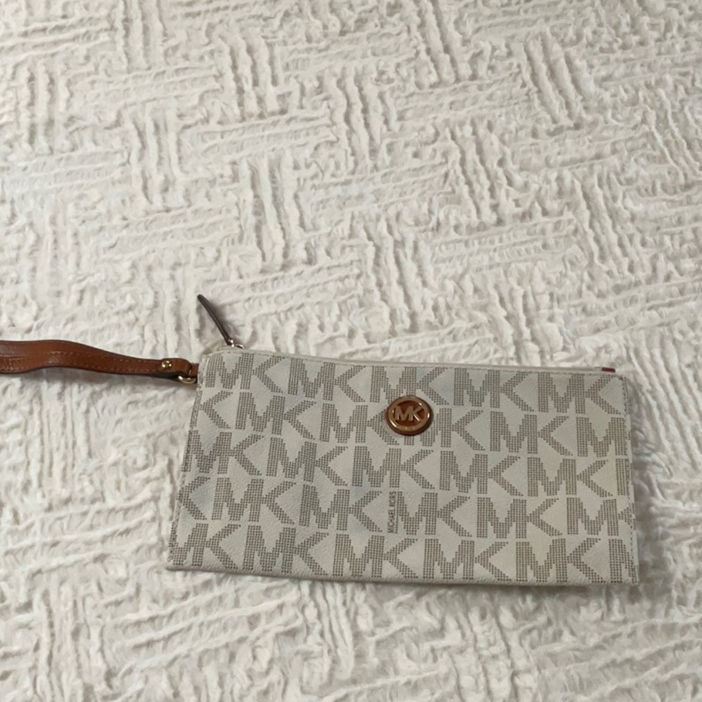 Michael Kors wristlet